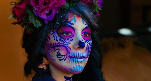 Trucco Halloween 2025: 10 idee spaventose e glamour per un look da urlo!